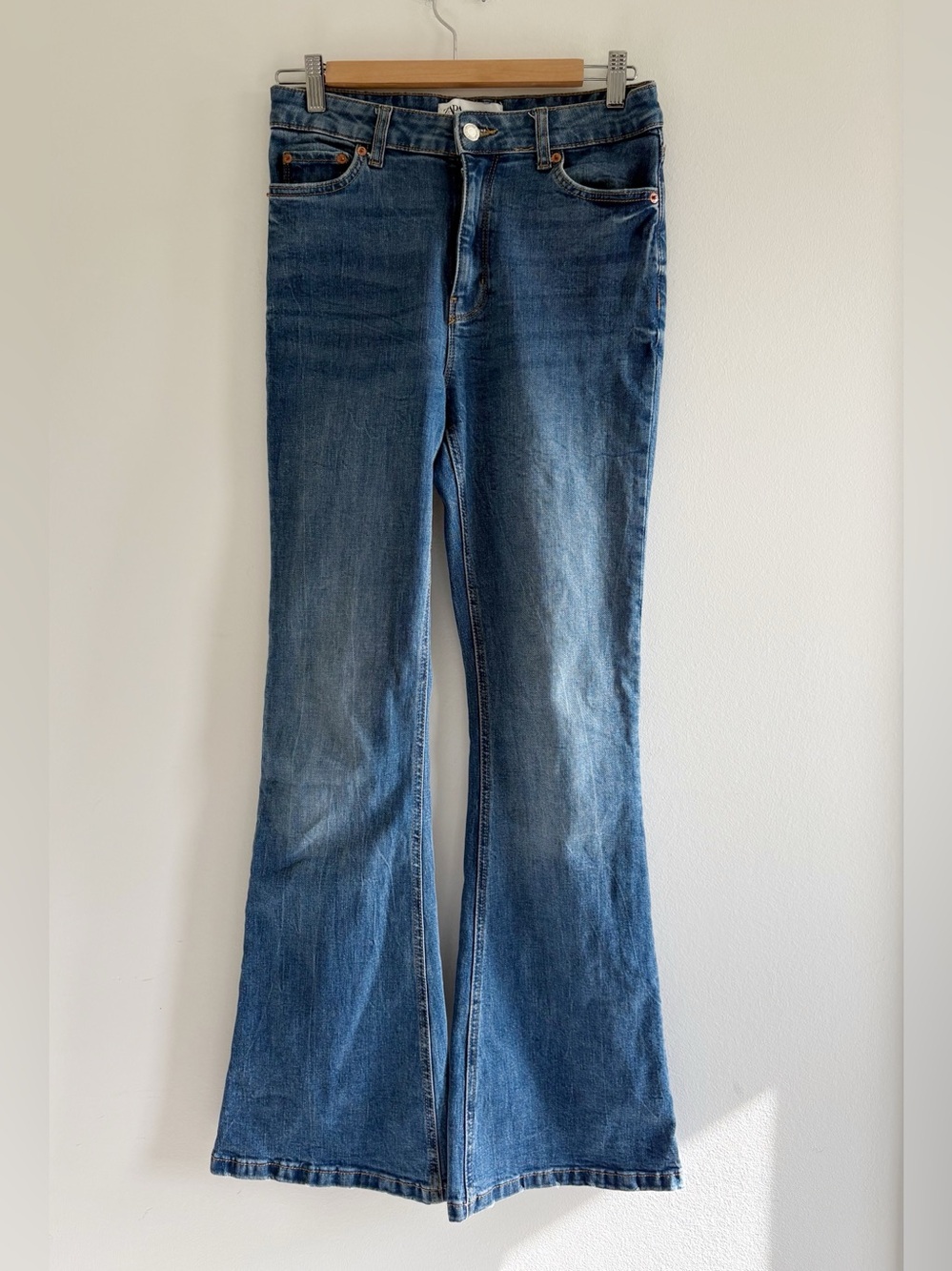 Zara medium wash classic bell bottom  Flared Wide Leg Jeans Sz 6